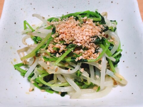 もやしと豆苗、ニンニクと塩ラーメンスープ炒め